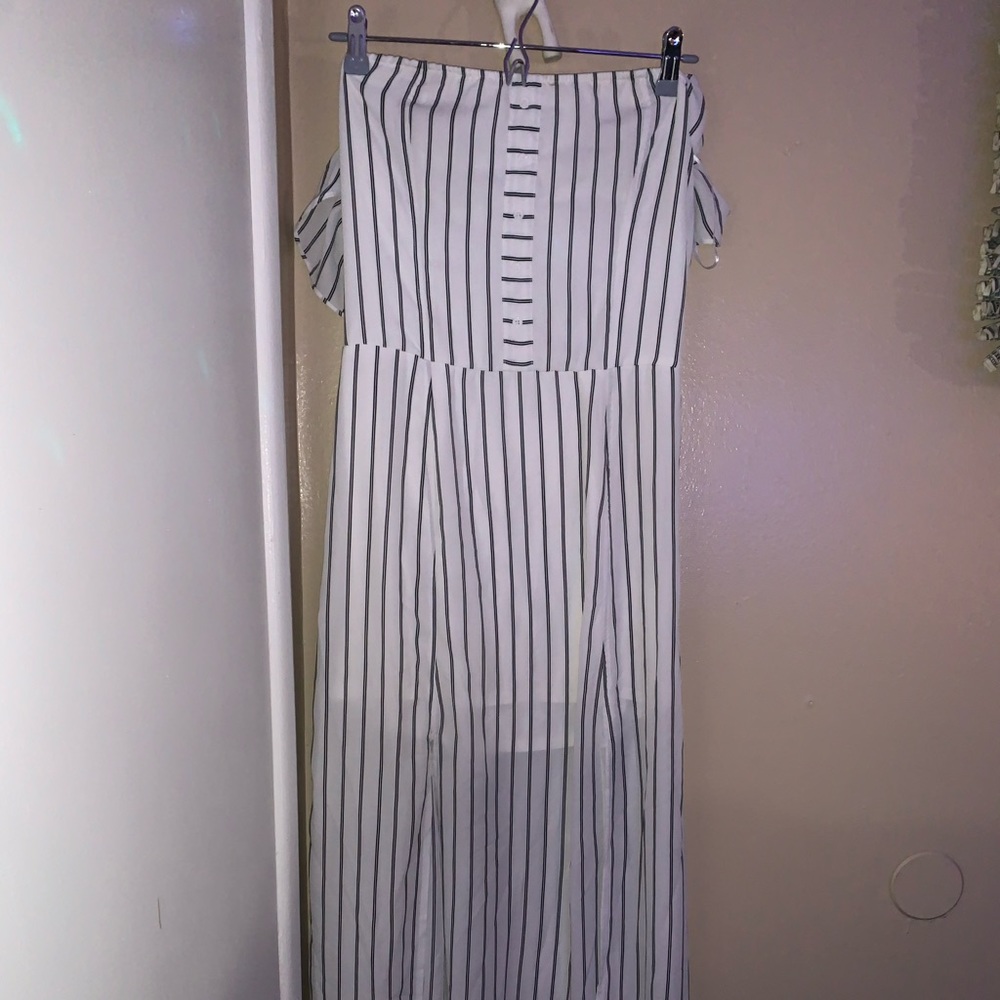 Long dress with slits and off the shoulder